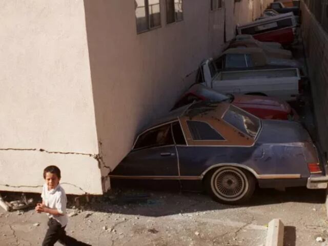 El terremoto de Northridge de 1994 fue un seísmo de magnitud 6,7 que sacudió el sur de California el 17 de enero. El terremoto mató a 57 personas, causó daños por valor de 20.000 millones de dólares y puso a prueba los códigos de edificación, las construcciones antisísmicas y los procedimientos de preparación y respuesta ante emergencias. | Crédito: emergency.lacity.gov