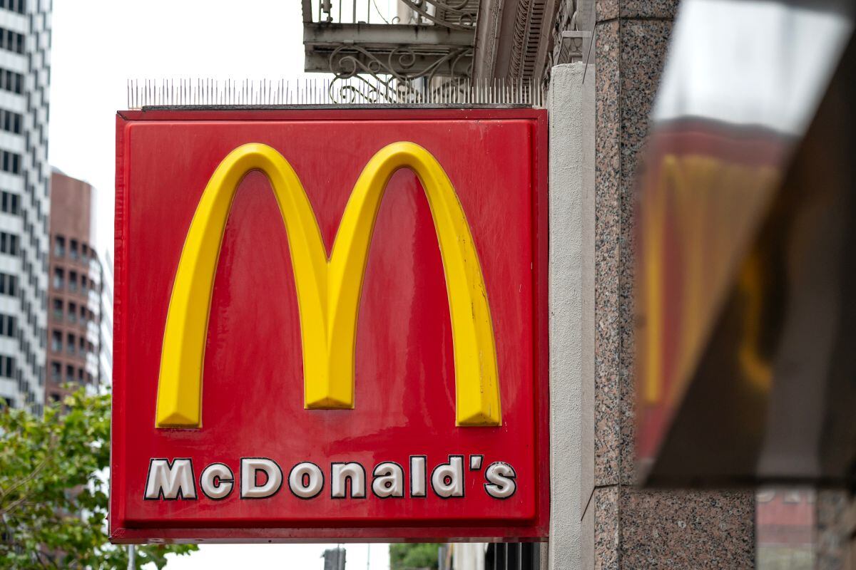 Un restaurante McDonald's en San Francisco, California, EE. UU., el lunes 29 de julio de 2024. Las acciones de la cadena de comida rápida cayeron más de un 8% en Wall Street en las operaciones posteriores al anuncio. Foto: Bloomberg