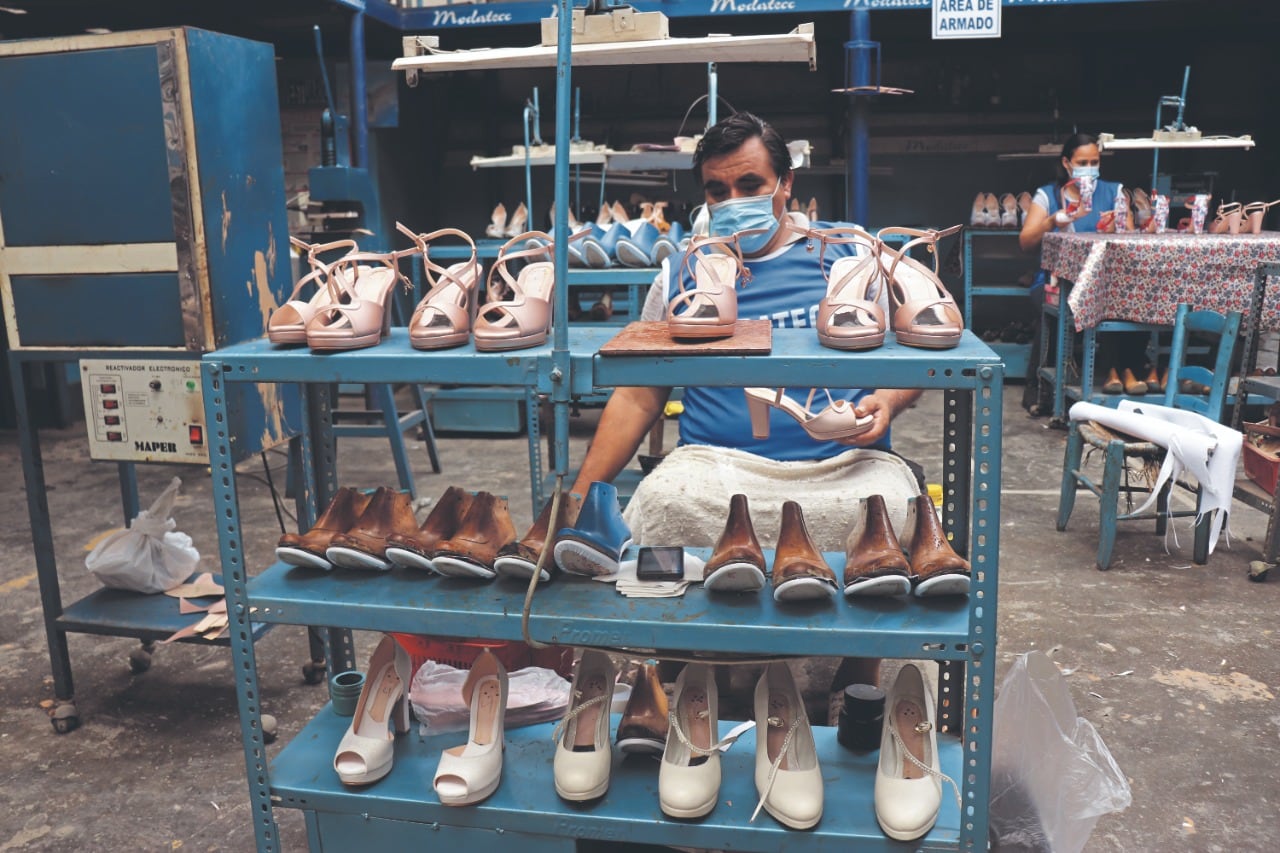 Los fabricantes de calzado de La Libertad se han enfocado principalmente en productos sintéticos como sandalias para damas, que se comercializan en Paruro o en la frontera con Ecuador.