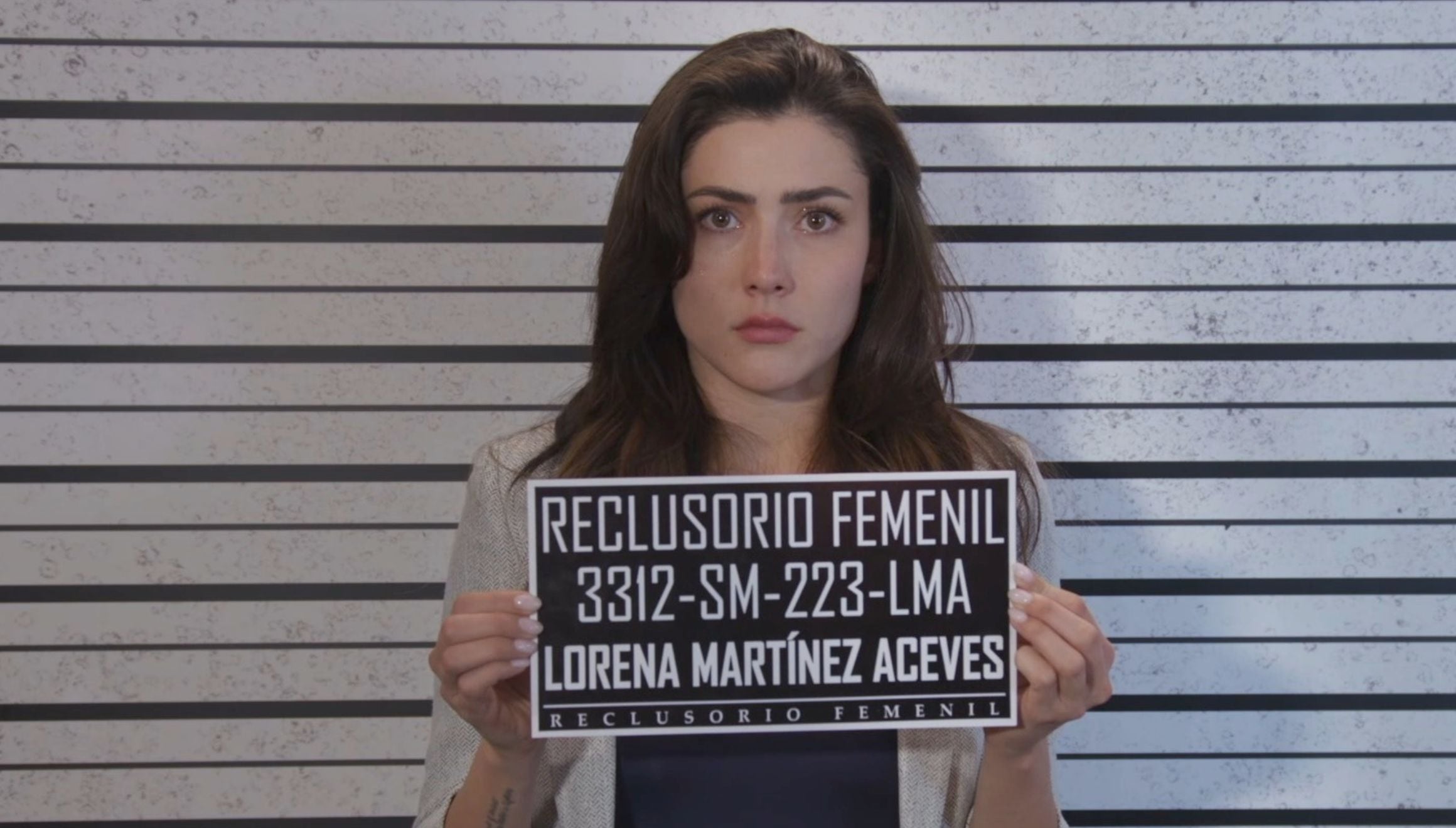 En "Fugitivas, en busca de la libertad", Lorena Martínez es una mujer acusada de planear un asesinato y, por lo tanto, encarcelada por las pruebas fabricadas en su contra (Foto: TelevisaUnivision)