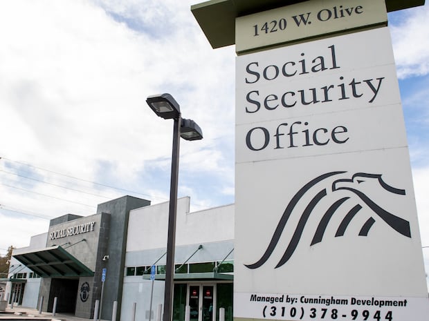 La Administración del Seguro Social es la entidad encargada de distribuir los pagos del SSI (Foto: AFP)