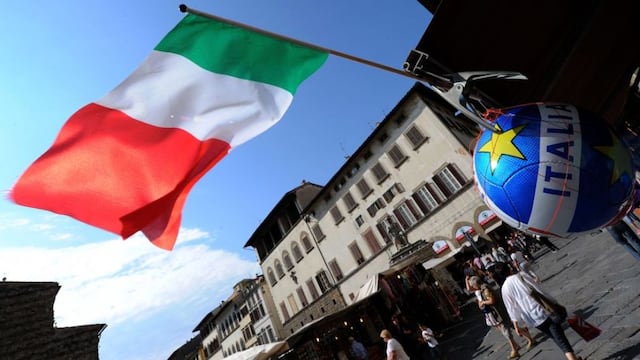 Italia propone impuesto bancario, acciones caen en picada