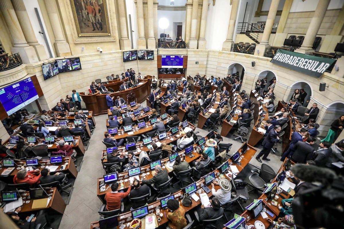 Inicialmente la propuesta la rechazó el Consejo Nacional Electoral (CNE), por considerarla inconstitucional, pero finalmente adoptaron un modelo híbrido que sí se aprobó. (Foto de Juan Pablo Pino / AFP)
