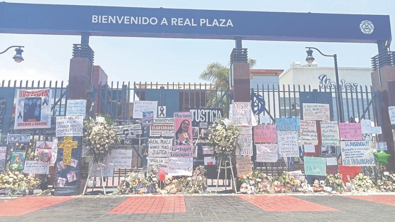 En febrero último, el techo del patio de comidas de Real Plaza Trujillo se cayó sobre más de un centenar de comensales. (Foto: difusión)