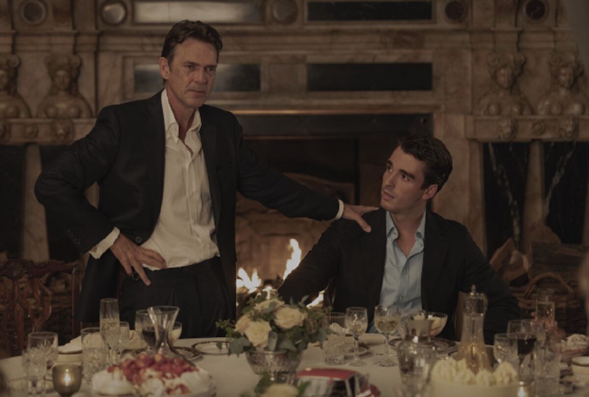 Dougray Scott interpreta a William Davenport y Corey Mylchreest interpreta a Jamie en la comedia romántica "Mi año en Oxford" (Foto: Netflix)