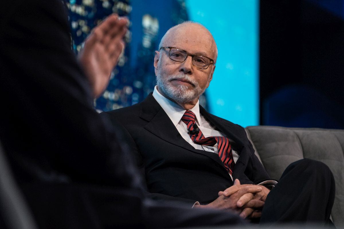 Paul Singer, fundador y presidente de Elliott Management Corp., escucha durante la Cumbre Bloomberg Invest en Nueva York, EE.UU., el miércoles 7 de junio de 2017. Fotógrafo: Misha Friedman/Bloomberg