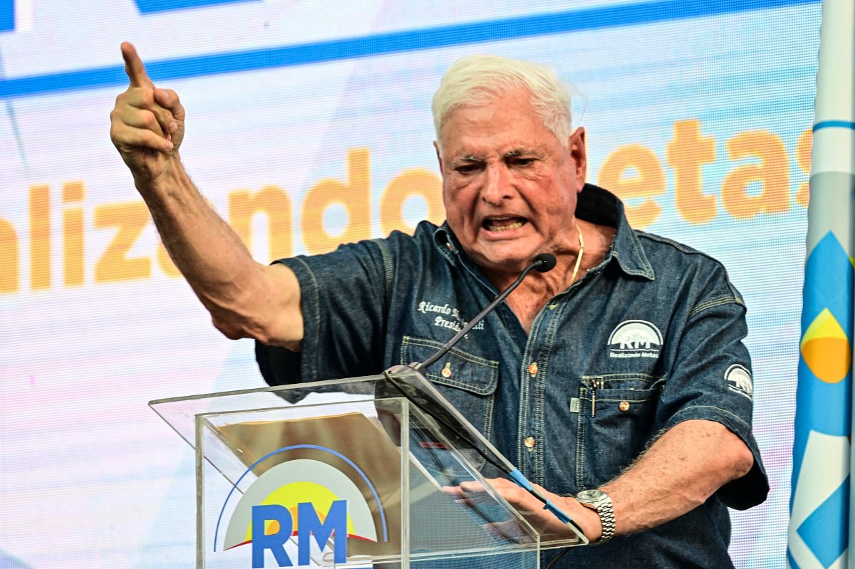 El expresidente y candidato presidencial panameño Ricardo Martinelli habla durante un mitin político en la ciudad de Panamá el 3 de febrero de 2024. (Foto de MARTIN BERNETTI / AFP)