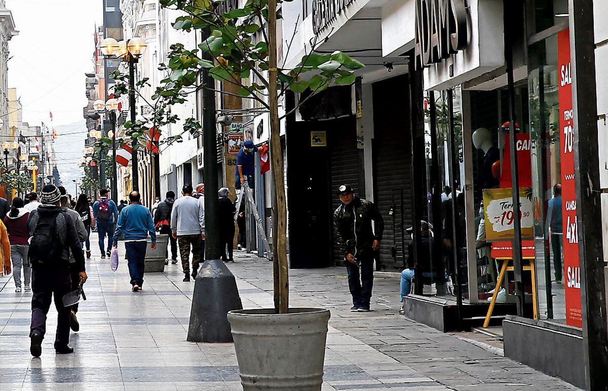 Las visita a tiendas con puerta a calle en setiembre del 2023 cayó alrededor de 6.5% frente al mismo mes del 2022.