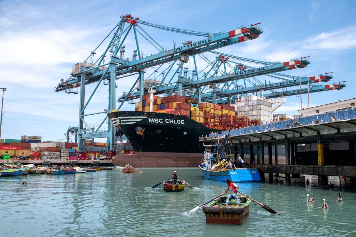 Pescadores artesanales aún operan en área concesionada para la operación del puerto del Callao