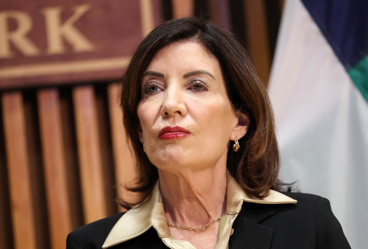La gobernadora de Nueva York, Kathy Hochul, fue clara al comentar sobre las sanciones a quienes no cumplan con estas nuevas normativas (Foto: AFP)