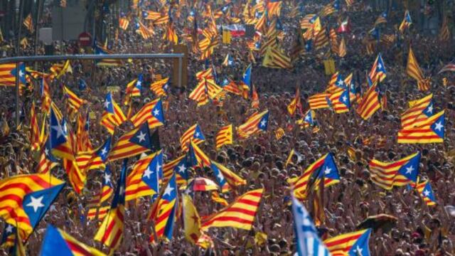 Economía española mantiene dinamismo, pero teme impacto de crisis catalana