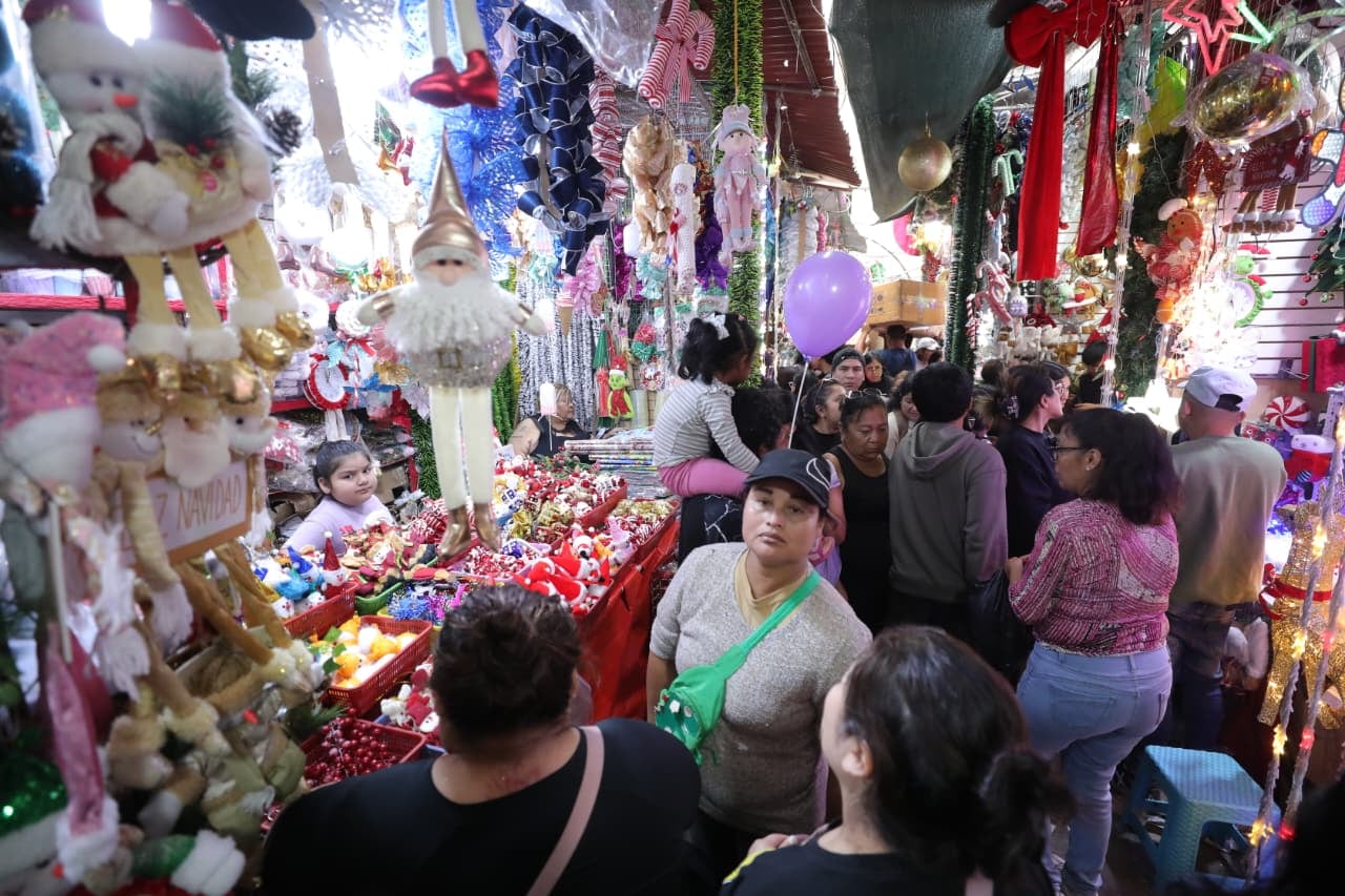 Juguetes son algunos de los productos más comprados en Mesa Redonda. (Foto: GEC).