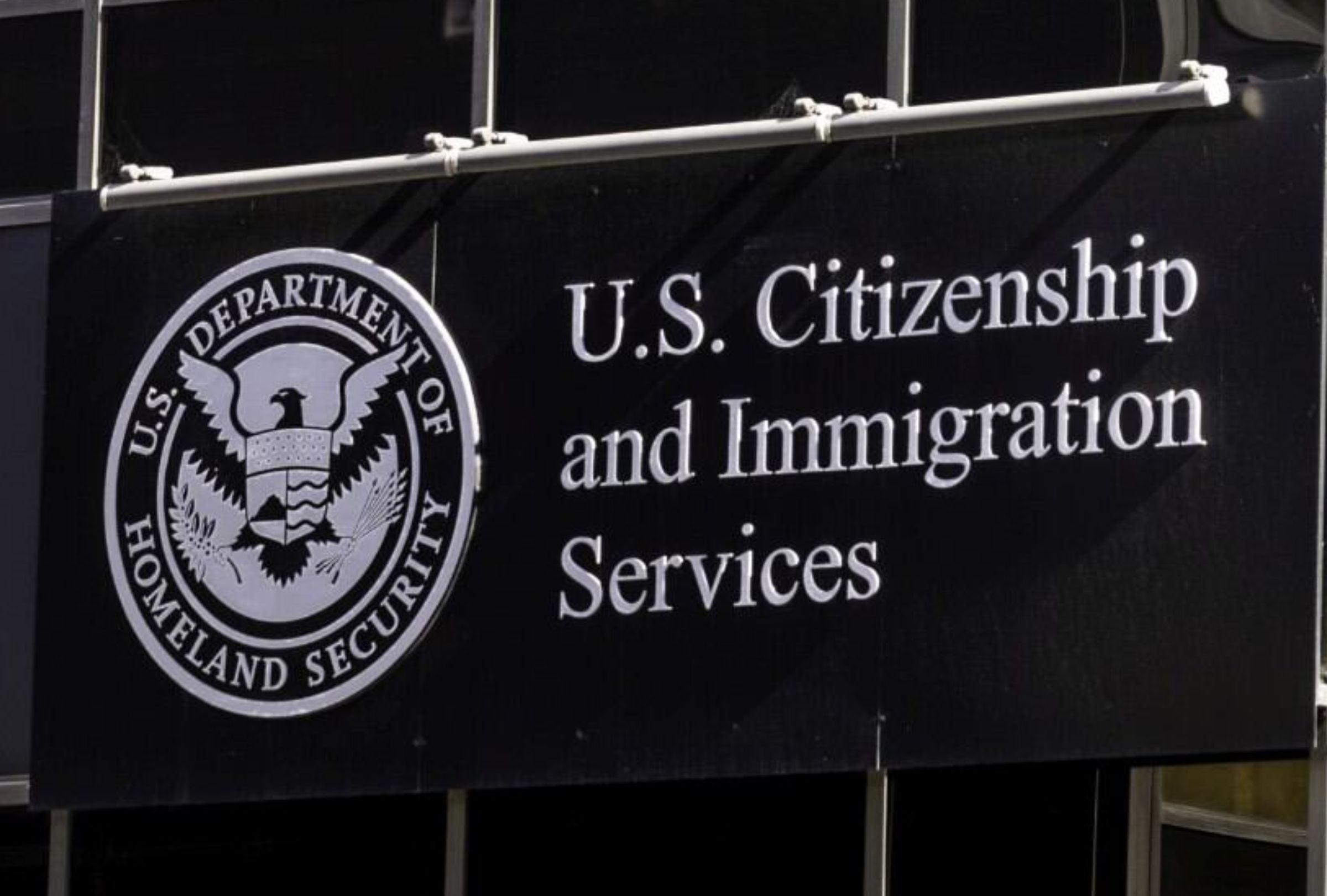 USCIS se ha puesto más exigente en sus trámites y documentos (Crédito: JasonDoiy / iStock)