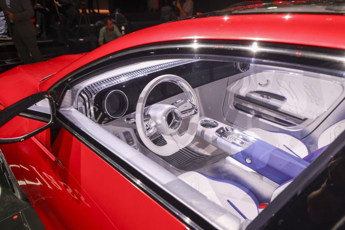 Mercedes está bajo presión para reforzar su línea después de que las decepcionantes ventas en China obligaron a la compañía a reducir los precios de algunos de sus modelos eléctricos. (Foto: Bloomberg)