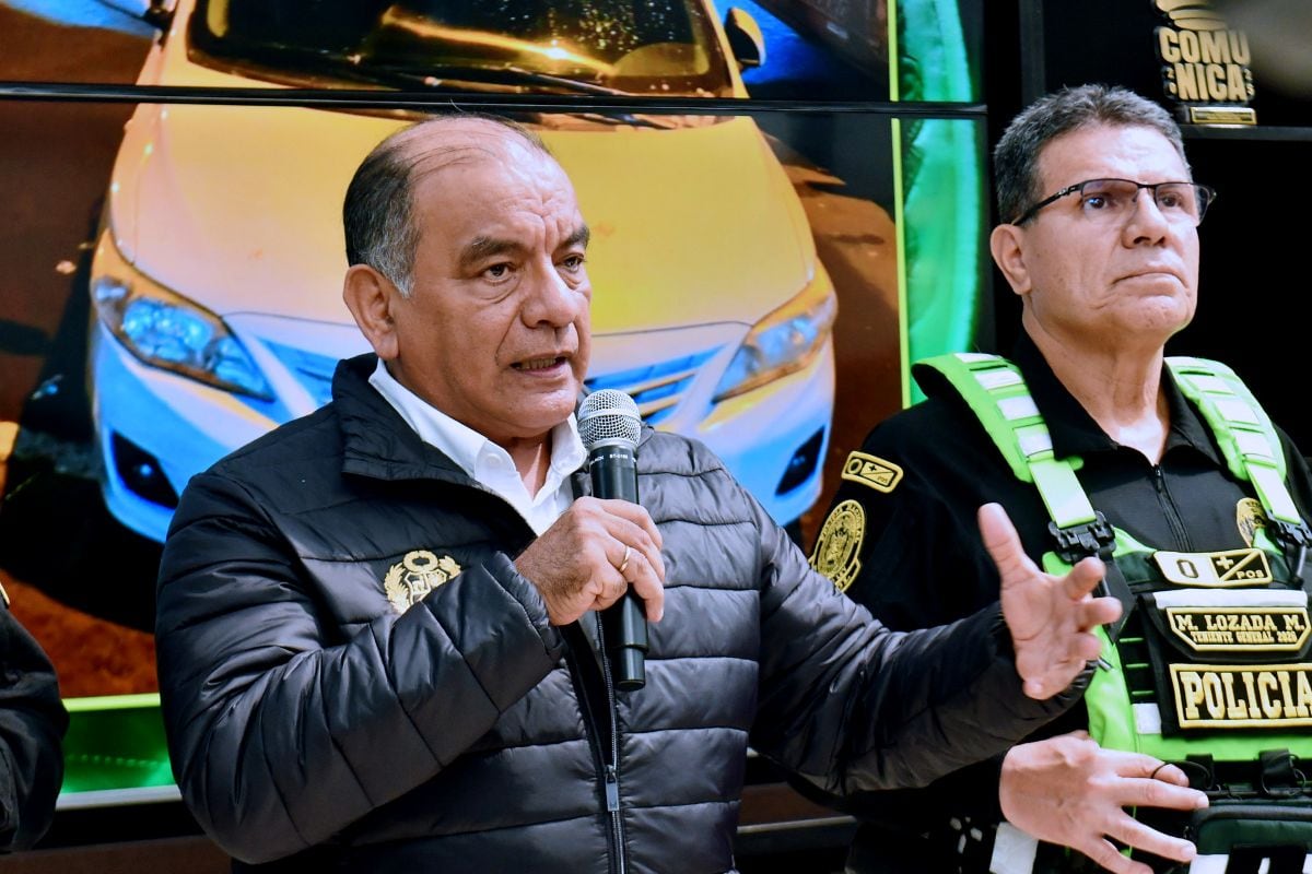 César Astudillo, ministro del Interior, afirmó que la permanencia de Óscar Arriola como comandante general de la PNP continúa en evaluación. Foto: Mininter.