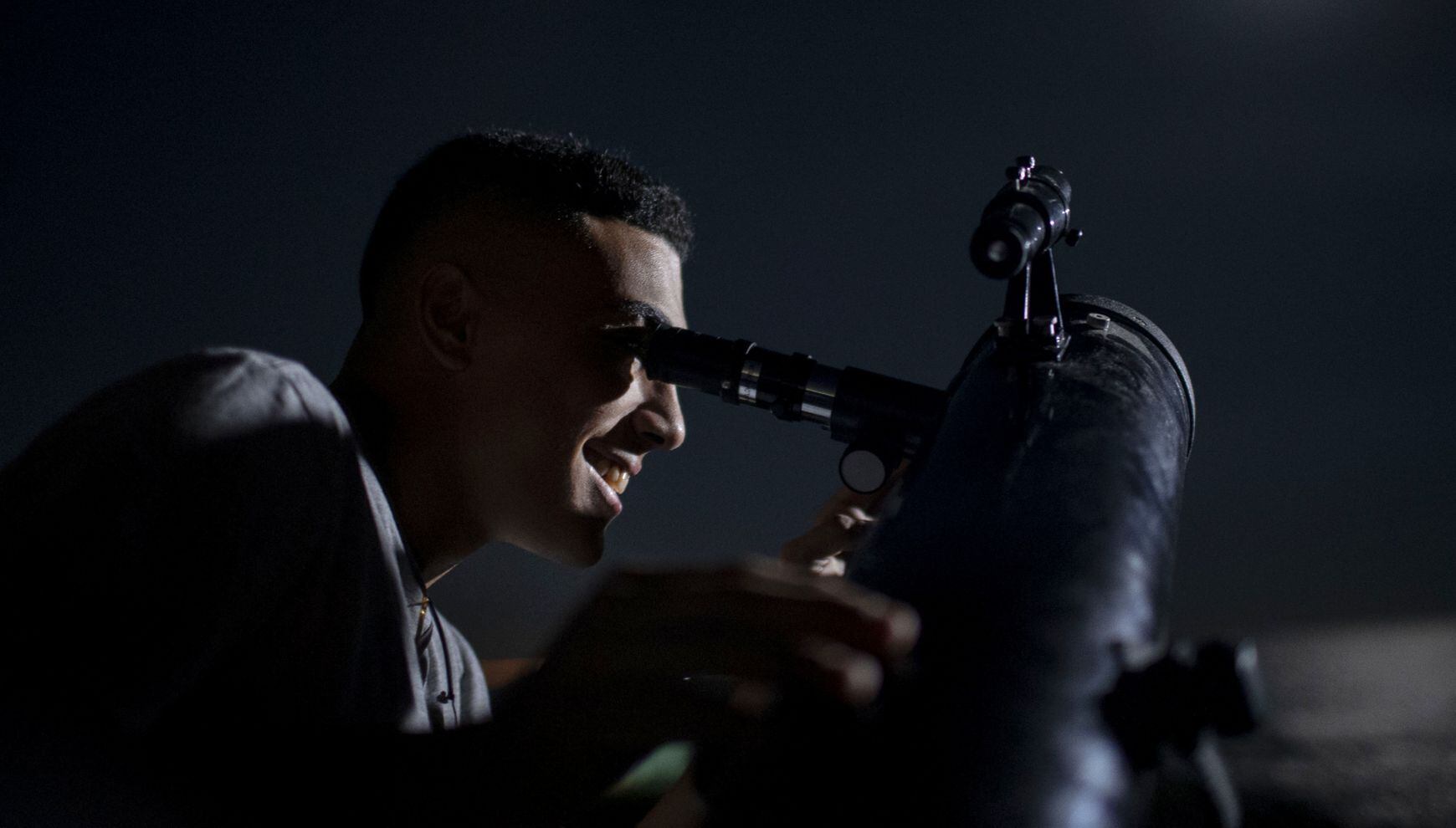 Gran cantidad de personas están a la expectativa por saber más sobre la alineación planetaria (Foto referencial: Mauro Pimentel / AFP)