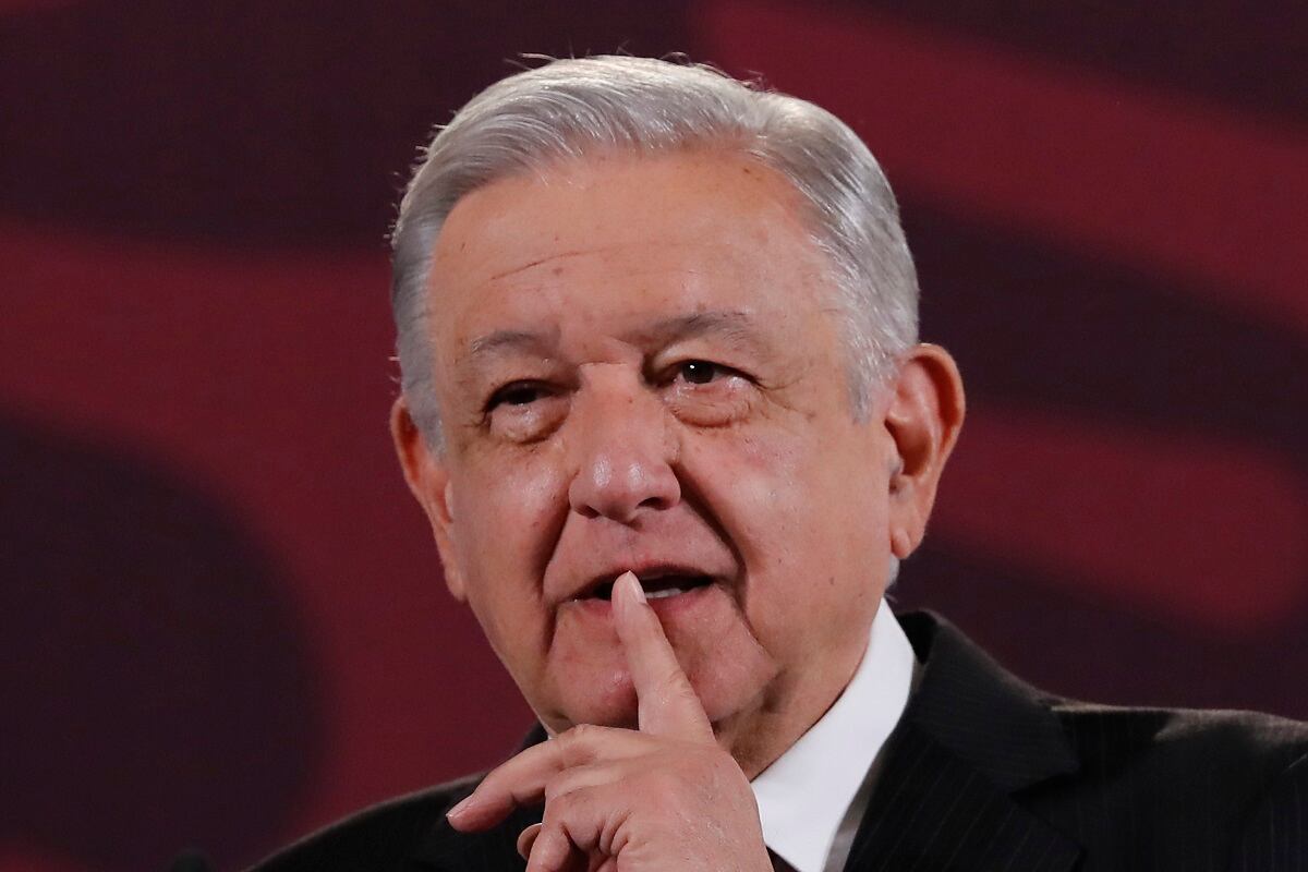 El presidente de México, Andrés Manuel López Obrador, habla durante su conferencia de prensa matutina en el Palacio Nacional de la Ciudad de México, el 22 de febrero de 2024. (Foto de Mario Guzmán / EFE)