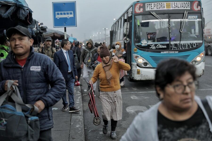 La medida, convocada por la Alianza Nacional de Transportistas, busca visibilizar el descontento ante lo que consideran una respuesta ineficaz del gobierno de la presidenta Dina Boluarte frente al crimen organizado. Foto: GEC.