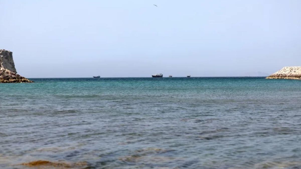 Panamá confirma que un proyectil impactó en un buque mercante de bandera panameña en Ormuz