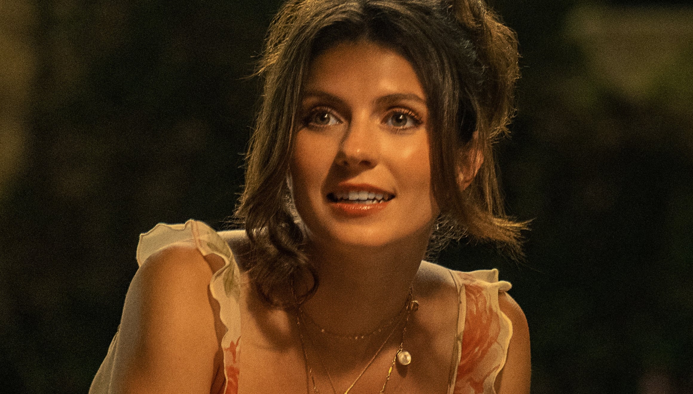 Emily Bader como Poppy Wright en una escena de la película "Gente que conocemos en vacaciones" (Foto: Netflix)