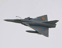 El Atlas Cheetah es un caza supersónico de origen sudafricano, desarrollado a partir del Dassault Mirage III con importantes mejoras en aviónica, radar y capacidad de combate. Fue adquirido por la Fuerza Aérea del Ecuador, donde aún opera como uno de sus principales interceptores. Fuente: Infodefensa.