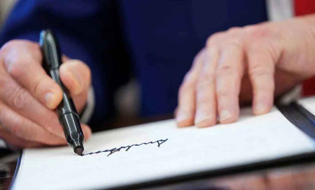 ¿Puede una minuta reemplazar a la escritura pública en una donación? El TC responde. (Foto: AFP)