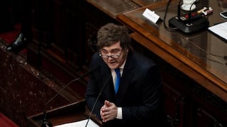 Fitch mejora calificación de Argentina pero subraya debilidades tras reforma de Milei