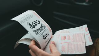 Once mujeres ganan US$ 1.2 millones tras compartir un boleto de 3 dólares en India