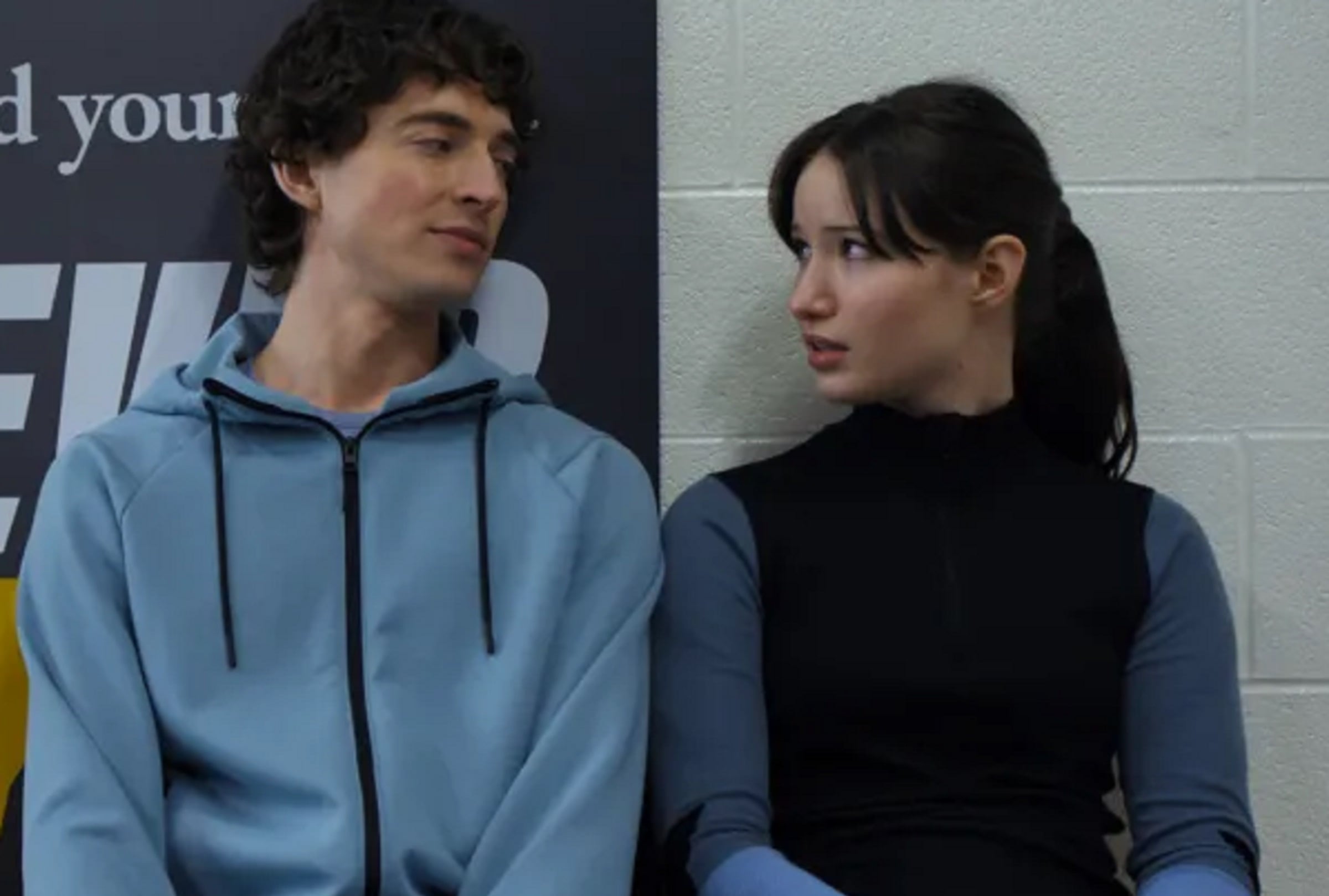 Olly Atkins asume el papel de Freddie O'Connell y Madelyn Keys asume el papel de Adriana Russo en el drama romántico "Bailando sobre hielo" (Foto: Netflix)