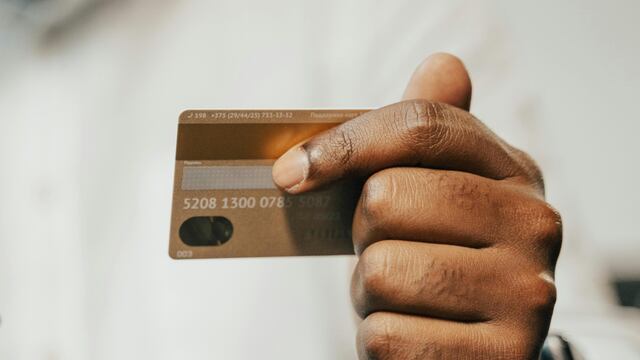¿Quiénes pueden solicitar las tarjetas de débito de US$2,000 que repartirá el Seguro Social?