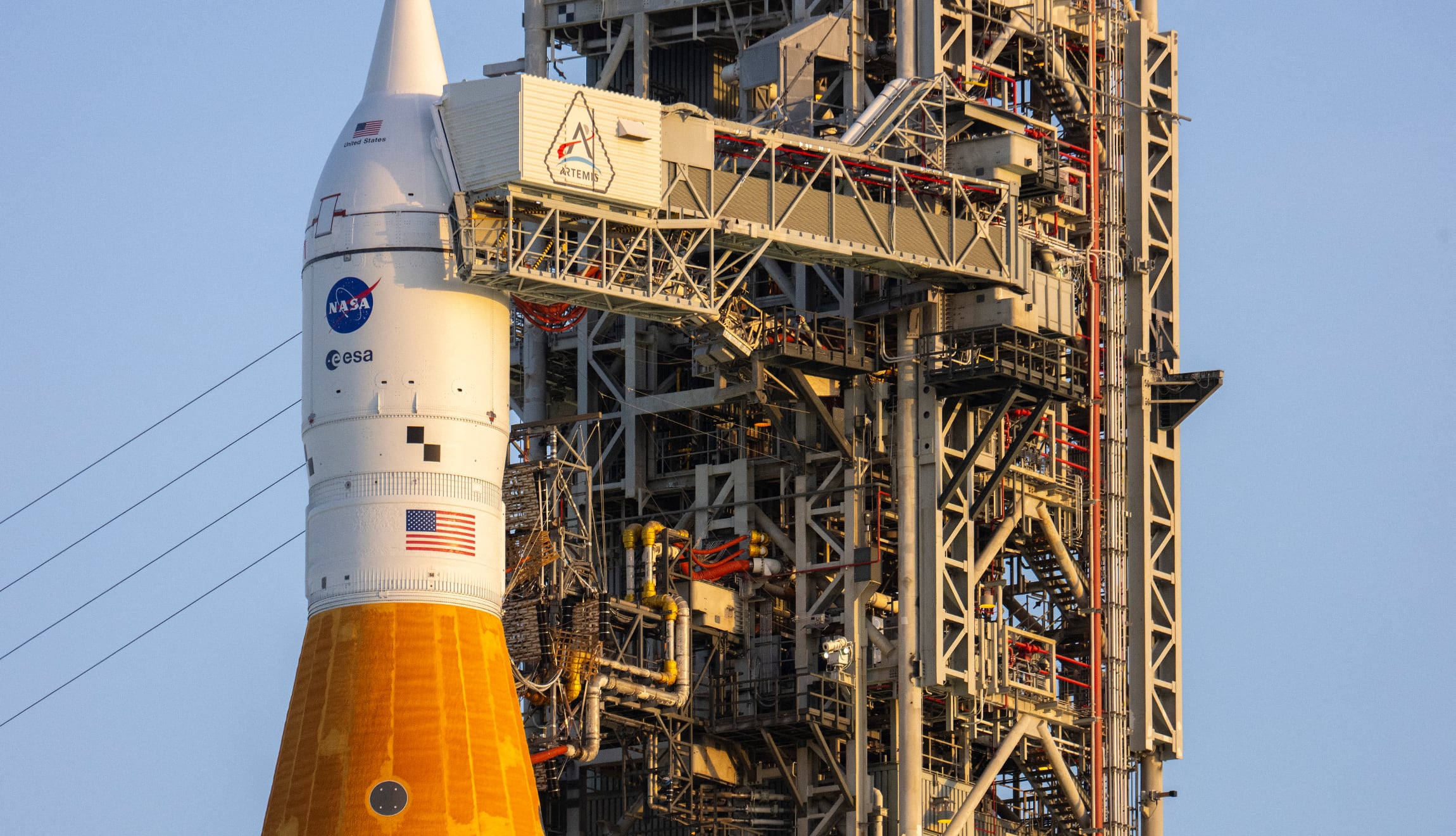 Consulta a qué hora y dónde ver el lanzamiento del Artemis II de la NASA, este miércoles 1 de abril de 2026, desde México, Estados Unidos, España. (Foto: AFP)