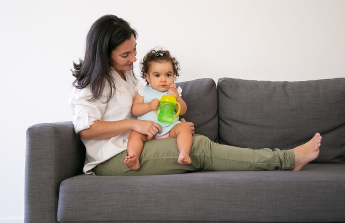 Las niñeras que cuidan recién nacidos o trabajan como externas a tiempo completo pueden superar los US$50,000 anuales en Nueva York (Foto: Freepik)