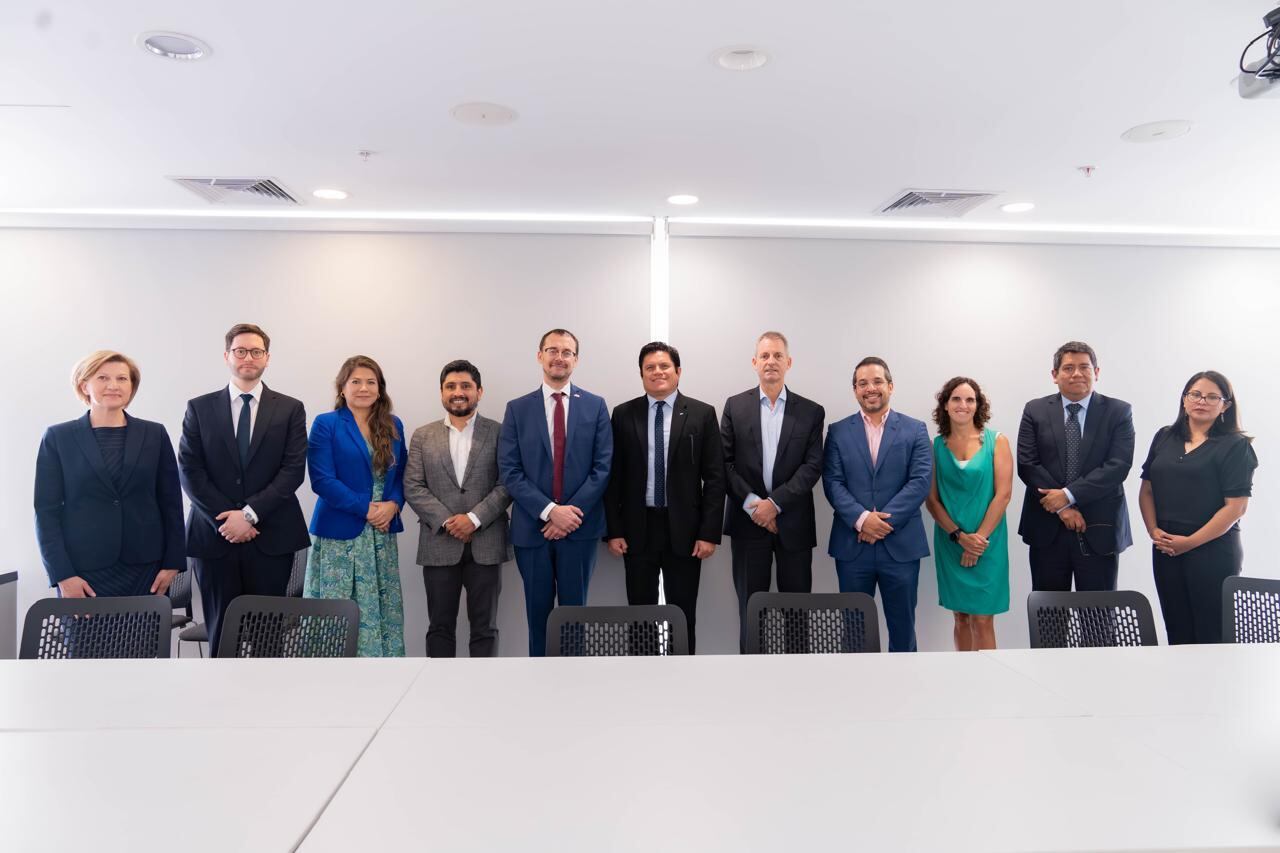 El embajador de Suecia se reunió con los representantes de las empresas suecas en Perú.