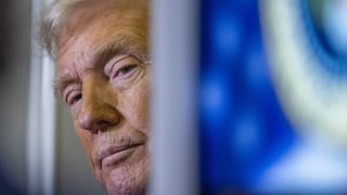 Más guerra comercial: Trump duplicará hasta el 50% aranceles al acero y aluminio canadienses