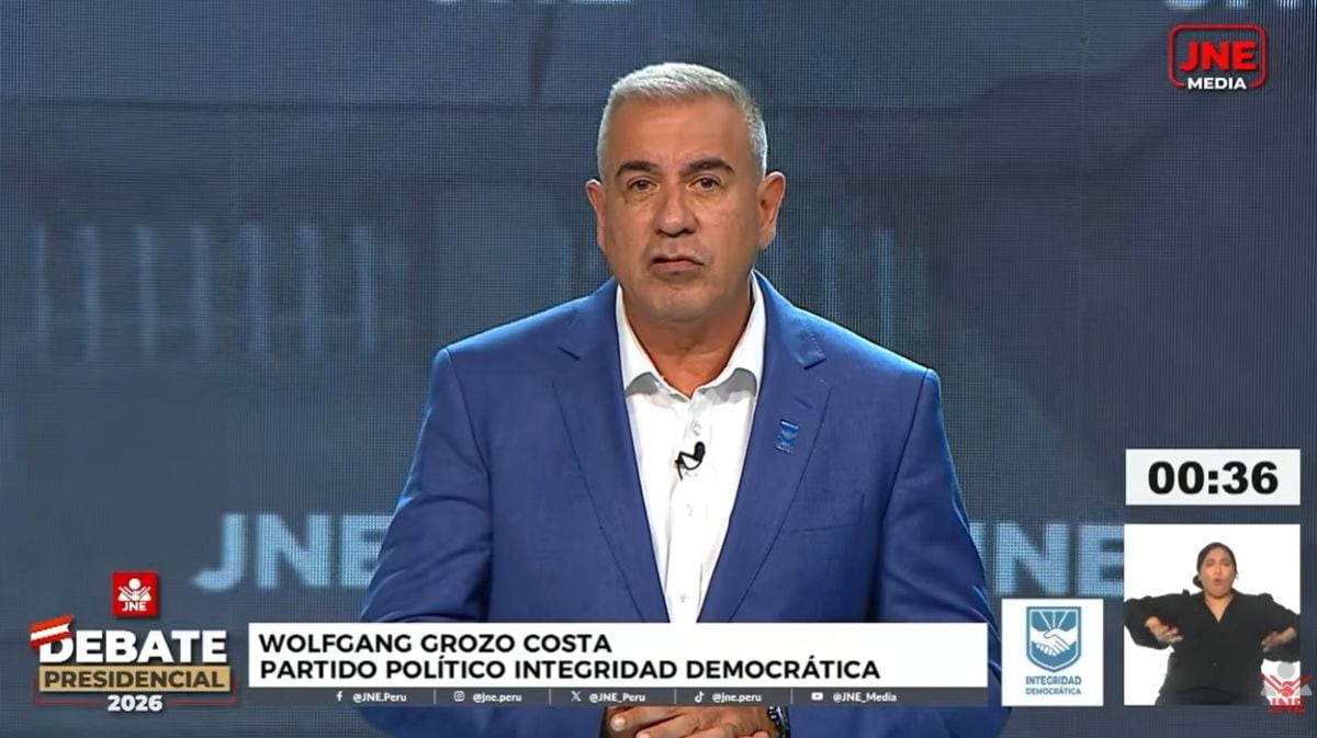 Wolfgang Grozo planteó duplicar becas, fortalecer la infraestructura digital y mejorar la educación docente durante el debate del JNE. Foto: Captura JNE.