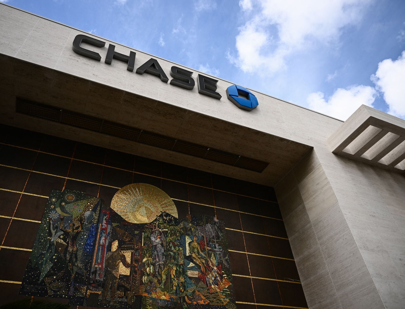 Chase incluye servicios de banca personal, tarjetas de crédito, hipotecas, financiación de vehículos, entre otros servicios disponibles (Foto: AFP)