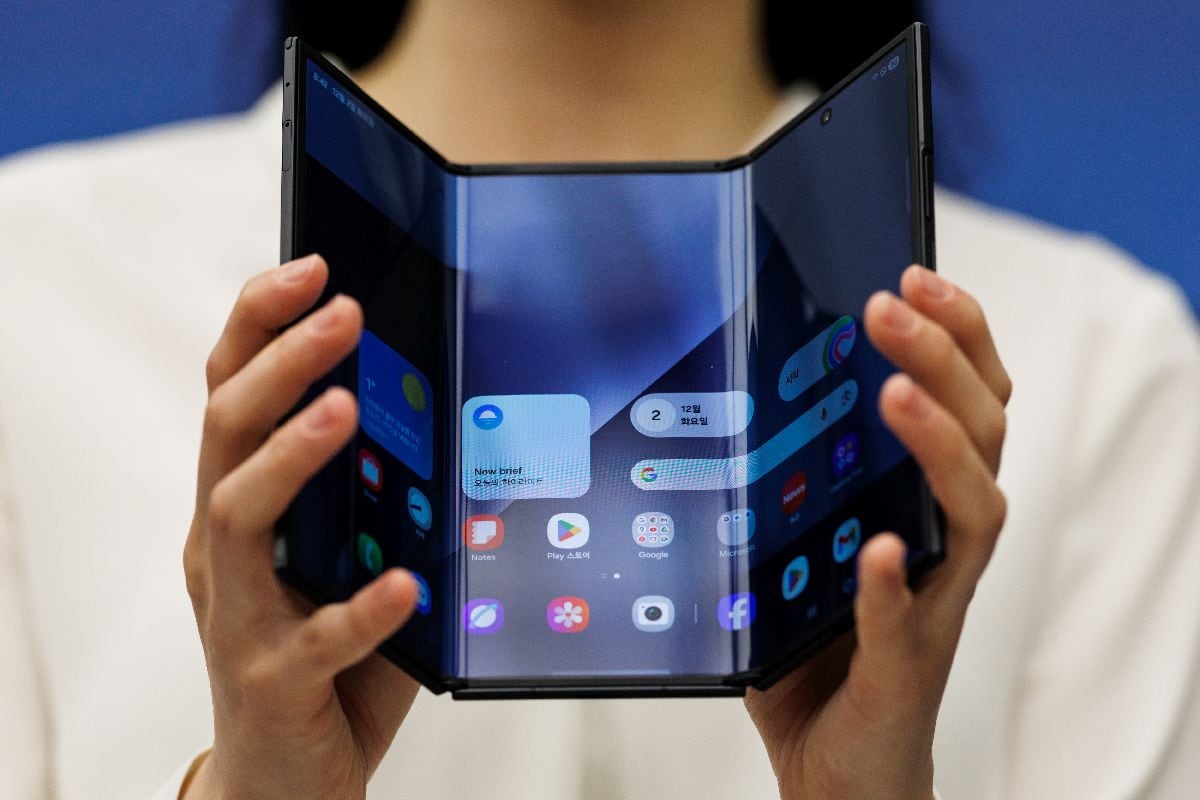A Samsung Electronics Galaxy Z TriFold smartphone. Photographer: SeongJoon Cho/Bloomberg