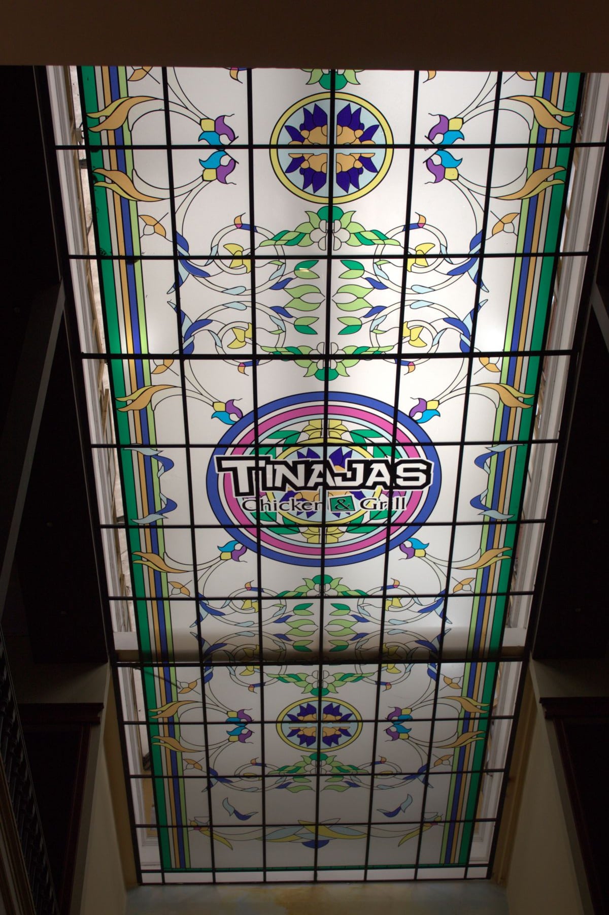 El nuevo local de Tinajas se ubica en la Casa Colville, inmueble histórico restaurado para operación gastronómica. Foto: Tinajas Chicken & Grill.