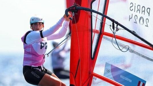 Velerista María Belén Bazo aseguró su clasificación a cuartos de final. Foto: Instagram