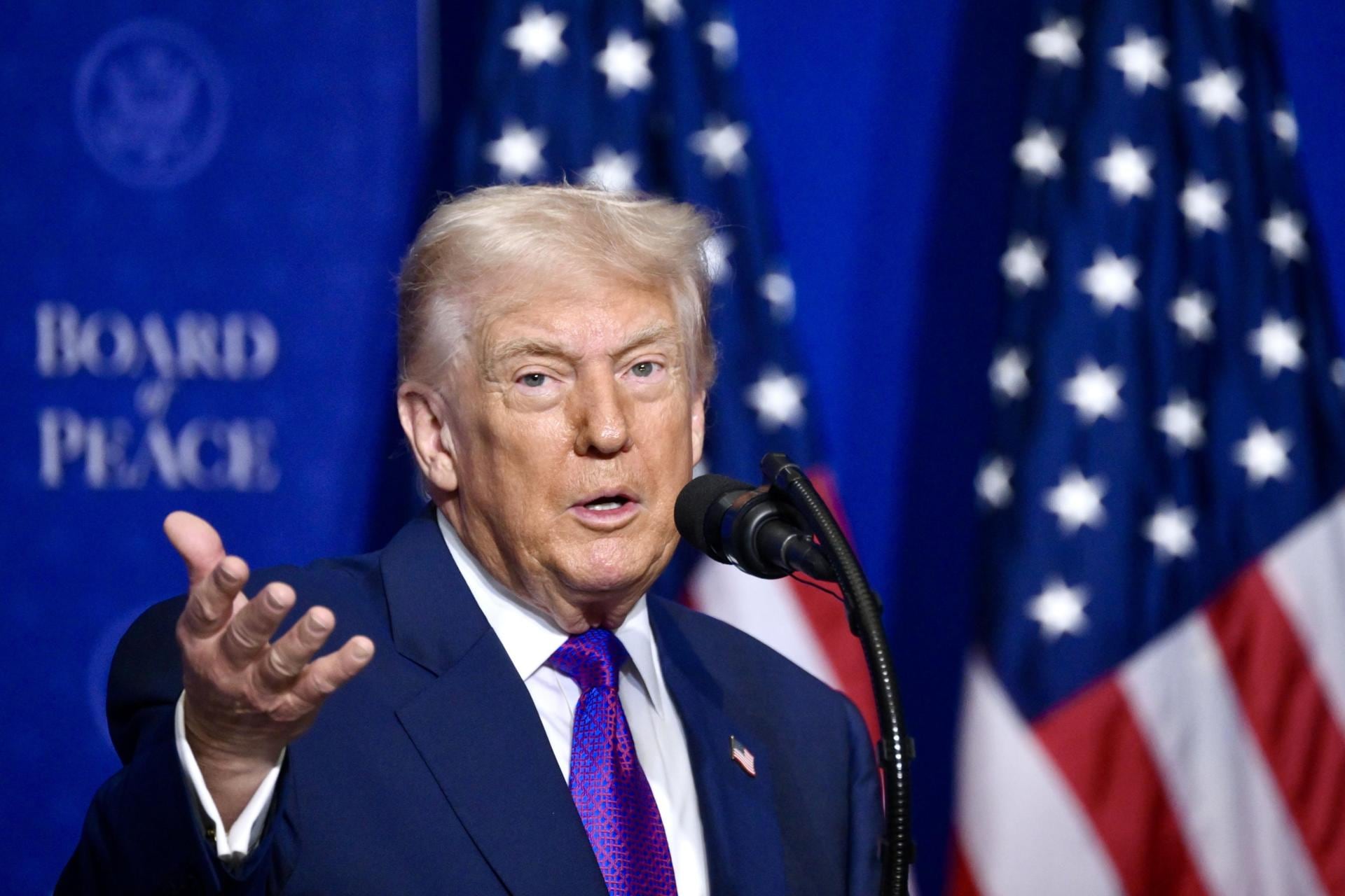 Las tensiones de Trump con los países vecinos han sido la norma desde el comienzo de su segundo mandato en la Casa Blanca. (EFE/EPA/ALESSANDRO DI MEO).