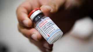 EE.UU. autoriza segunda dosis de refuerzo de vacuna antiCOVID de Pfizer y Moderna para mayores de 50 años