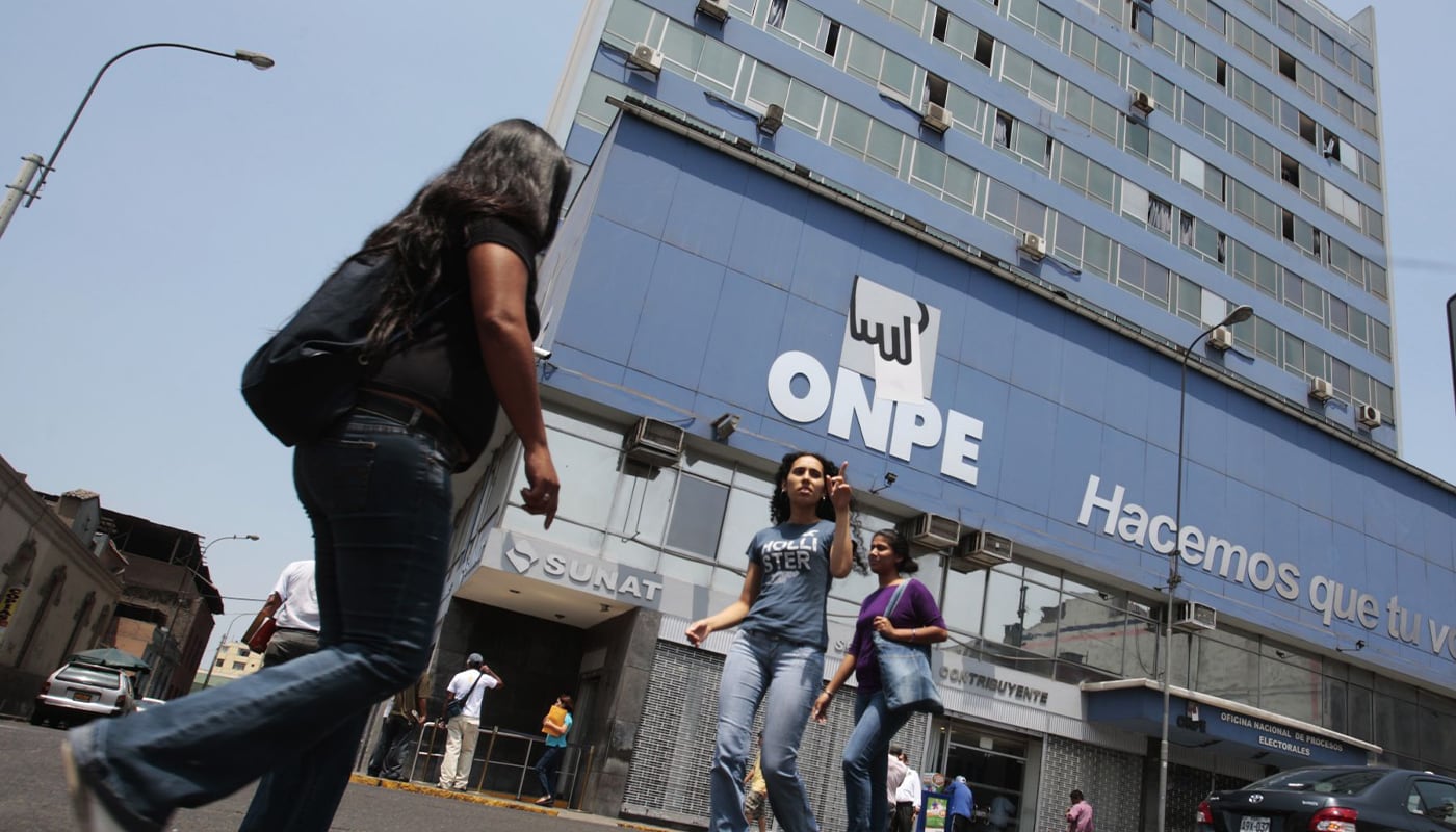 En un oficio remitido hoy, la ONPE cuestiona directamente las versiones difundidas desde el JNE y defiende la transparencia de su actuación. | Foto: Andina