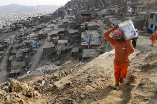 La concentración de la pobreza monetaria cada vez afecta más a la población de las zonas urbanas. Imagen: Andina
