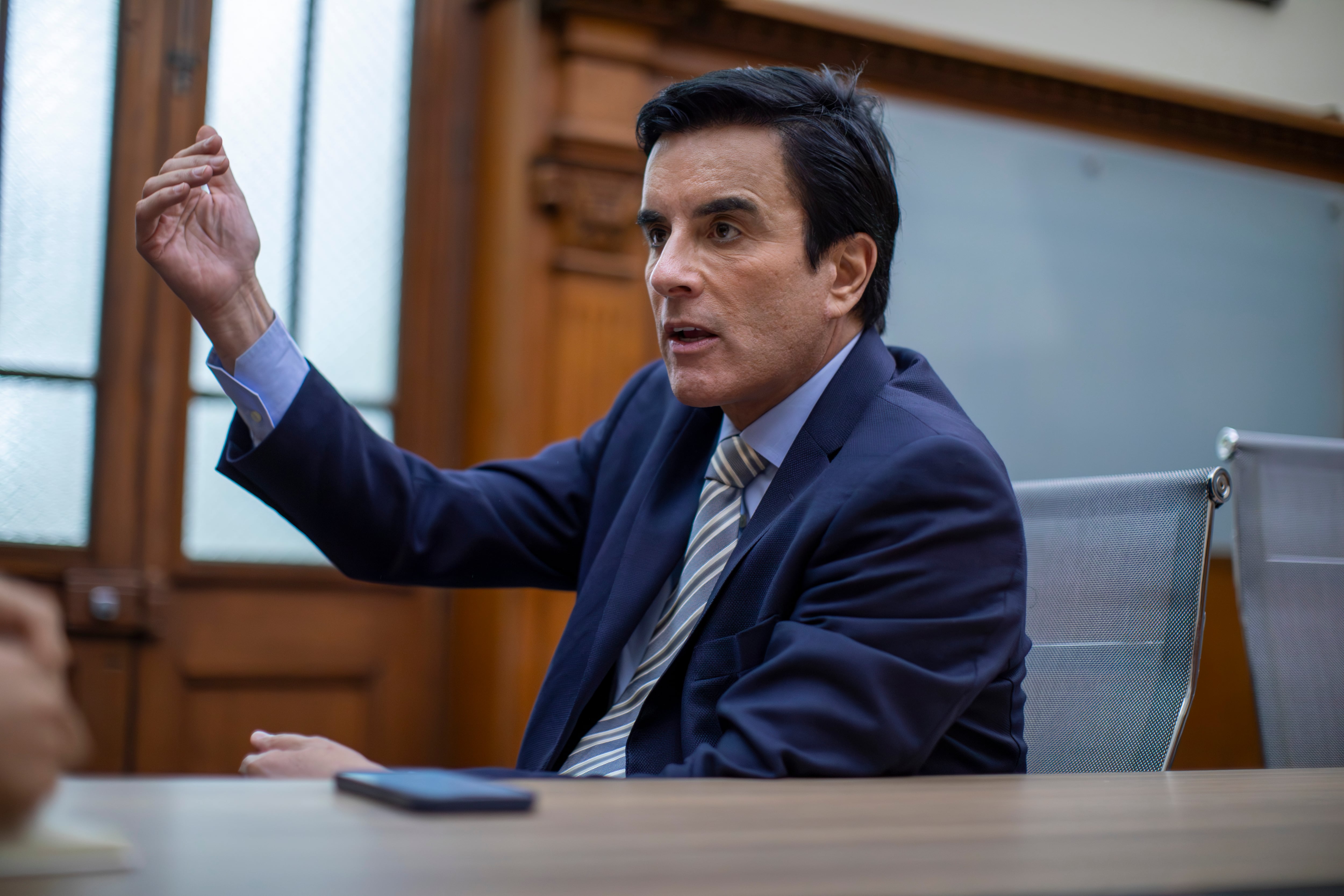 El candidato Carlos Espá detalla las aristas económicas de su plan de Gobierno. | FOTOS: GIANCARLO AVILA / @PHOTO.GEC