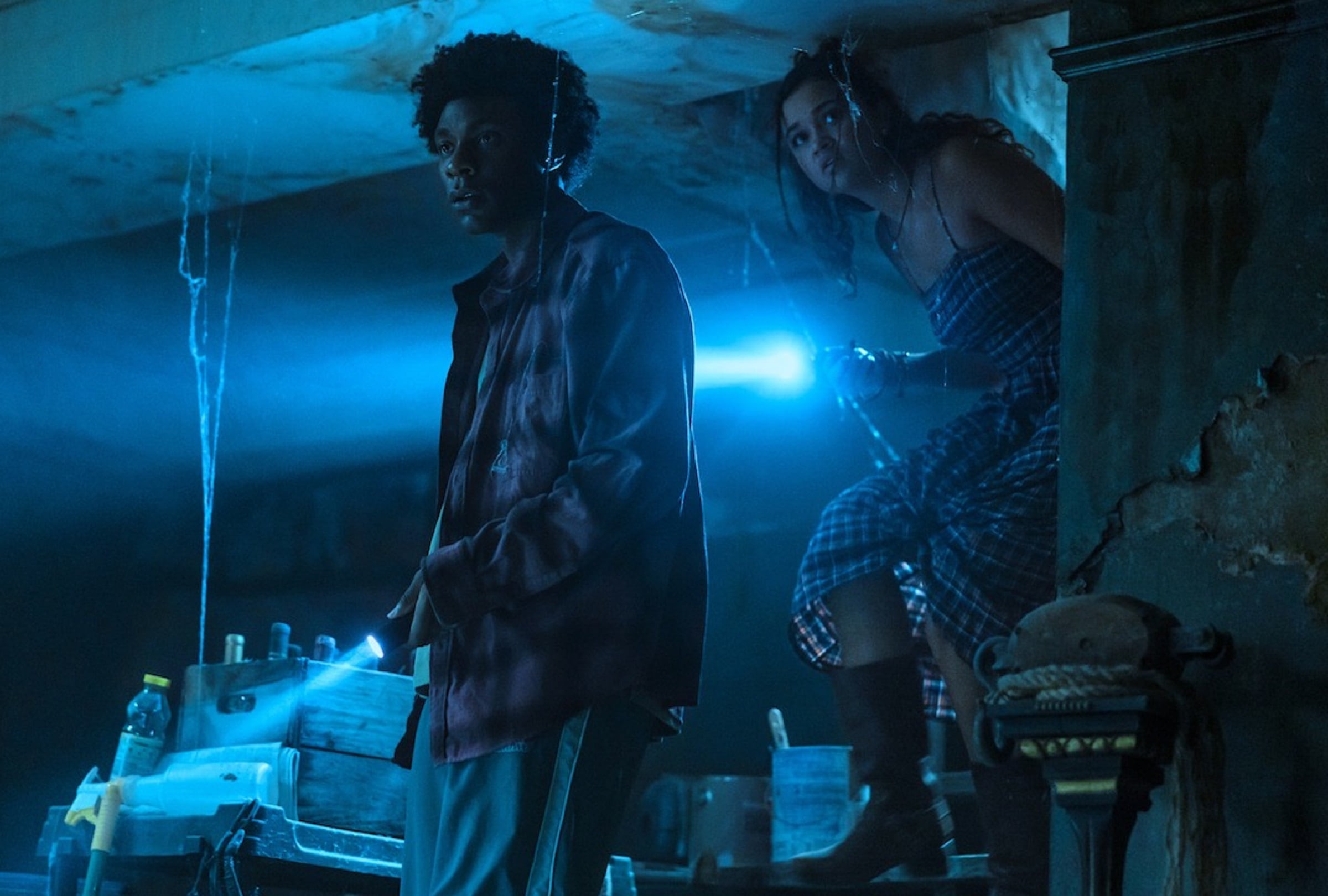 Jonathan Daviss da vida a Pope Heyward y Madison Bailey da vida a Kiara Carrera en la quinta y última temporada de "Outer Banks" (Foto: Netflix)