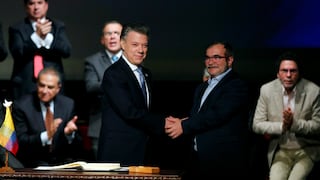Colombia y las FARC firman renegociado acuerdo de paz