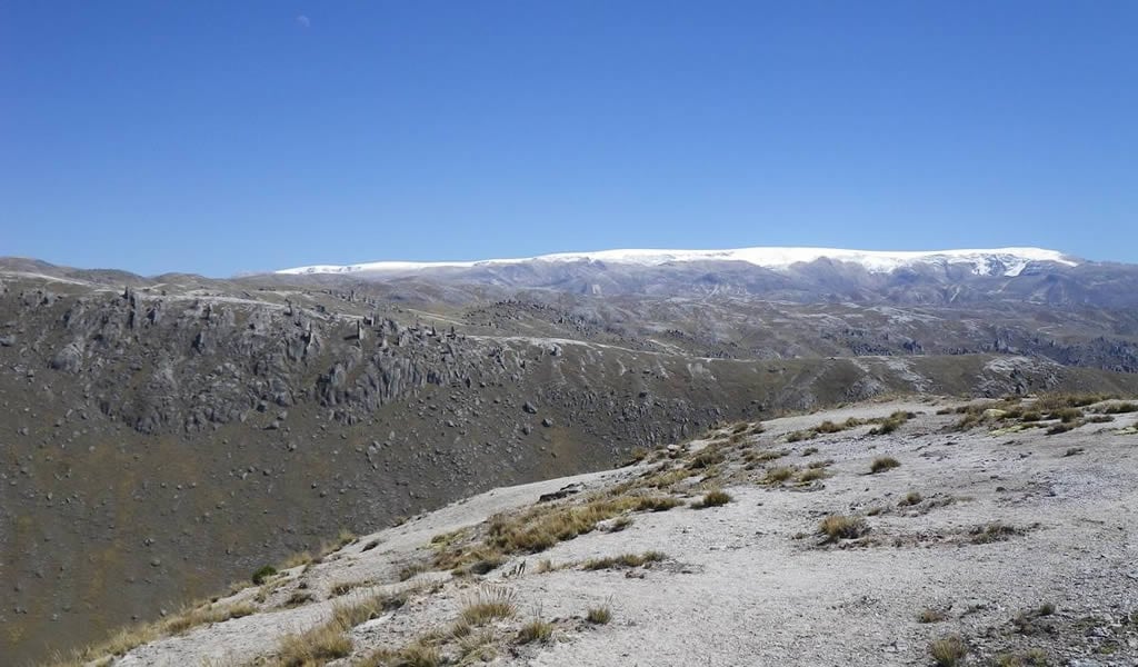 Falchani es un yacimiento en roca y su explotación será a tajo abierto.