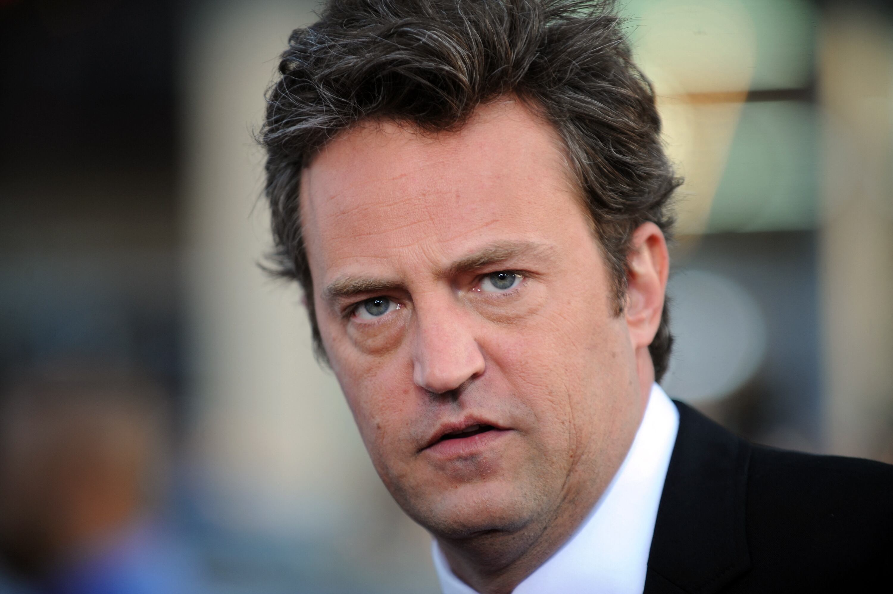 Matthew perry revela la conmovedora razón por la que no puede ver 'friends'. | Foto: AFP