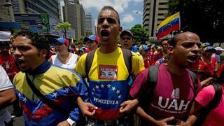 Economista de Harvard sugiere impago de Venezuela mientras crecen retrasos