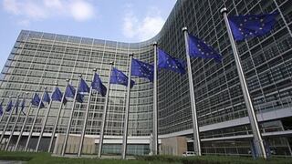 Bruselas pide a países miembros de la UE finalizar lista de paraísos fiscales